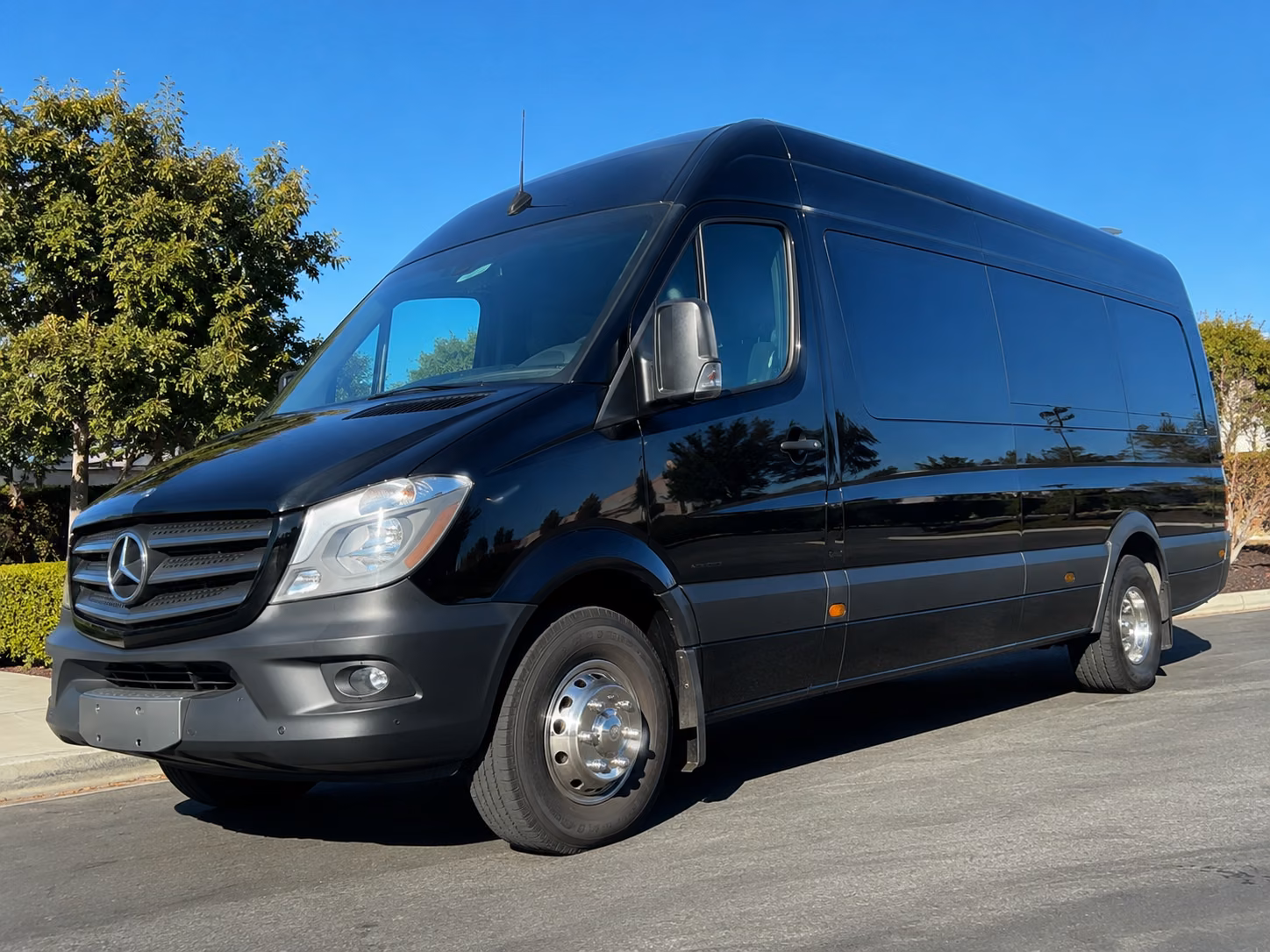 find the perfect transportation for your next airport transfer 4